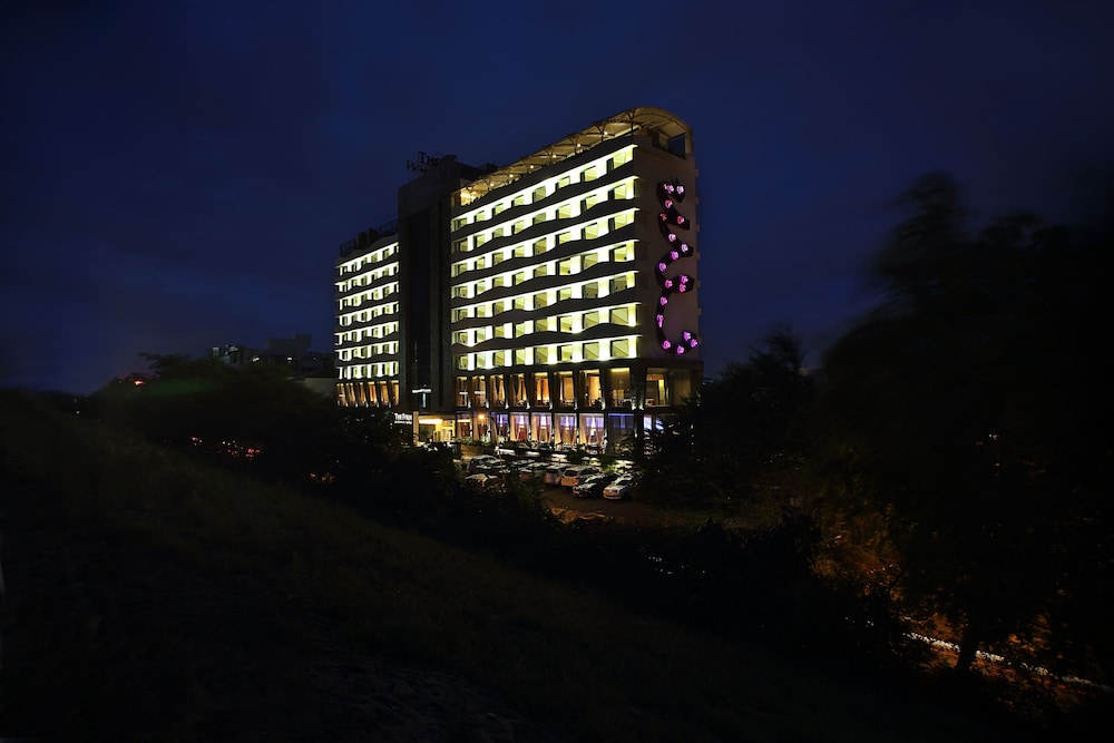 Fortune Select SG Highway, Ahmedabad - Member ITC Hotels' Group — photo 2