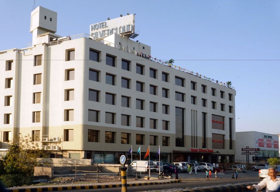 SilverCloud Hotel and Banquets